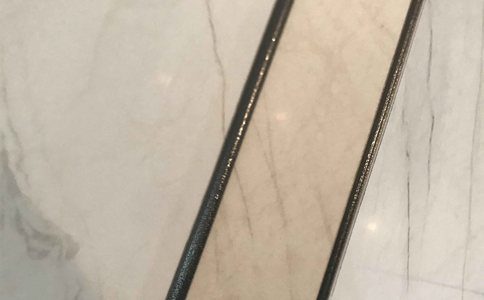 美缝胶粘在手上如何才能清洗掉